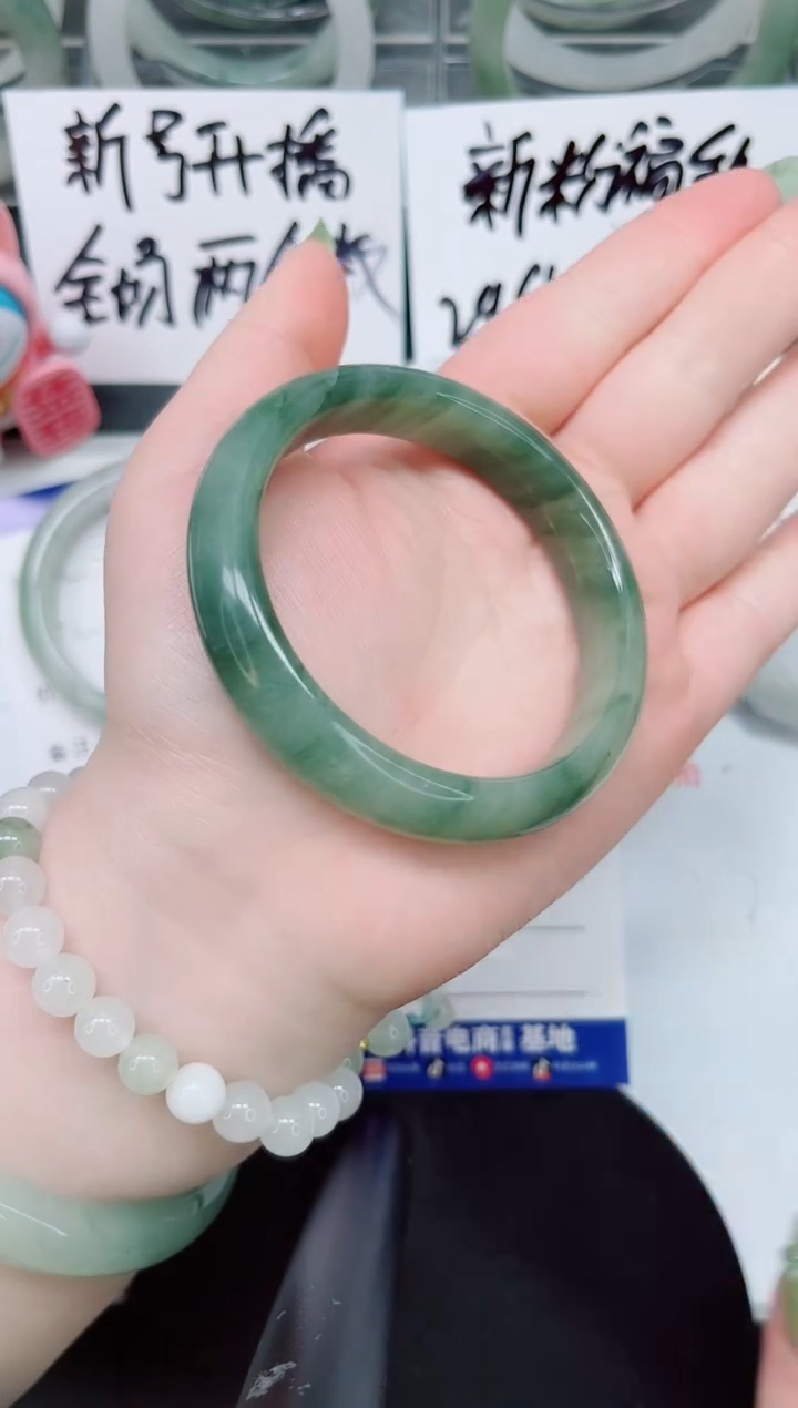 【闪购商品】石英质玉手镯未镶嵌a8