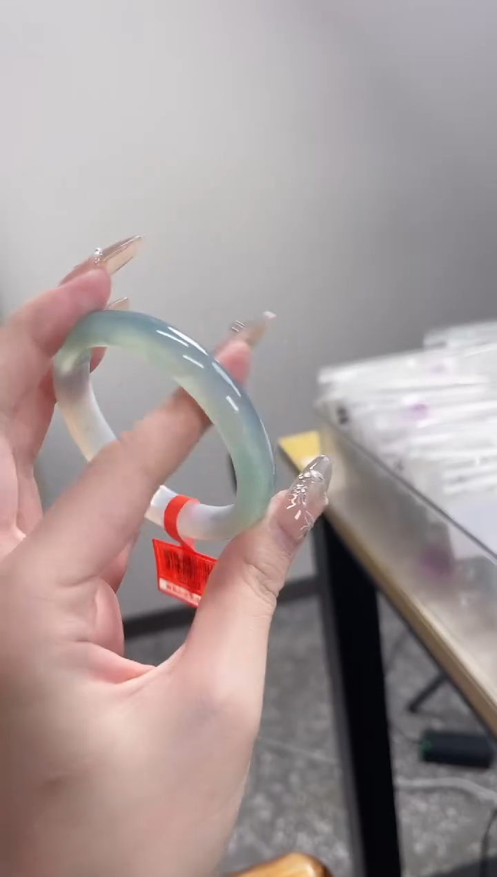 【闪购商品】玛瑙/玉髓手镯未镶嵌54圈 需要包容