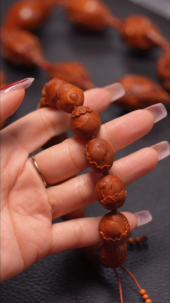 手串橄榄核1.6+/单面鲤鱼戏莲