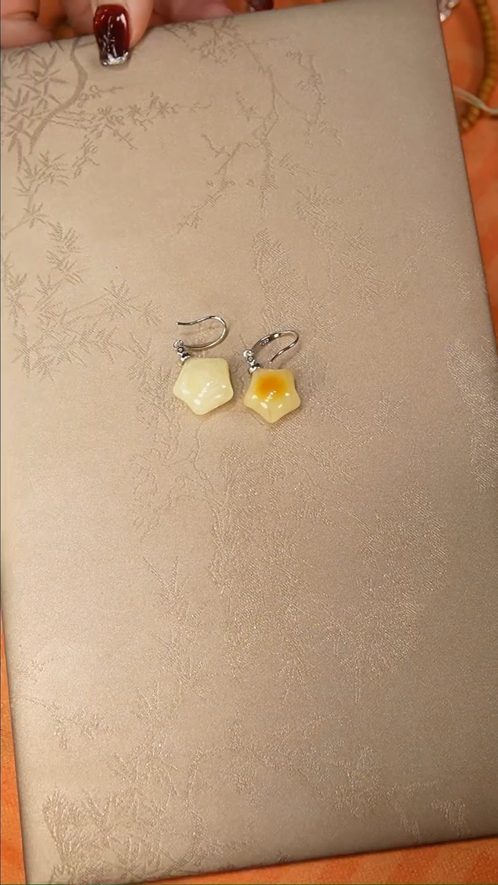 【闪购商品】琥珀耳饰银S925镶嵌耳饰