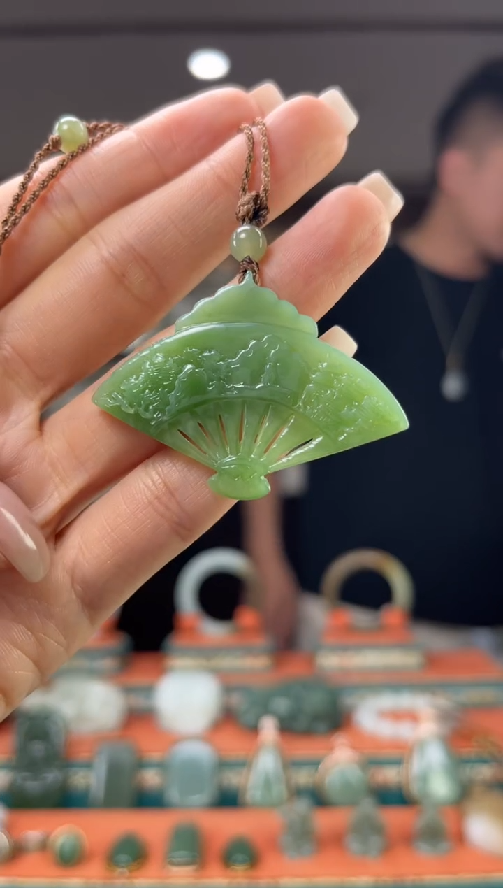 颈饰未镶嵌和田玉佩佩