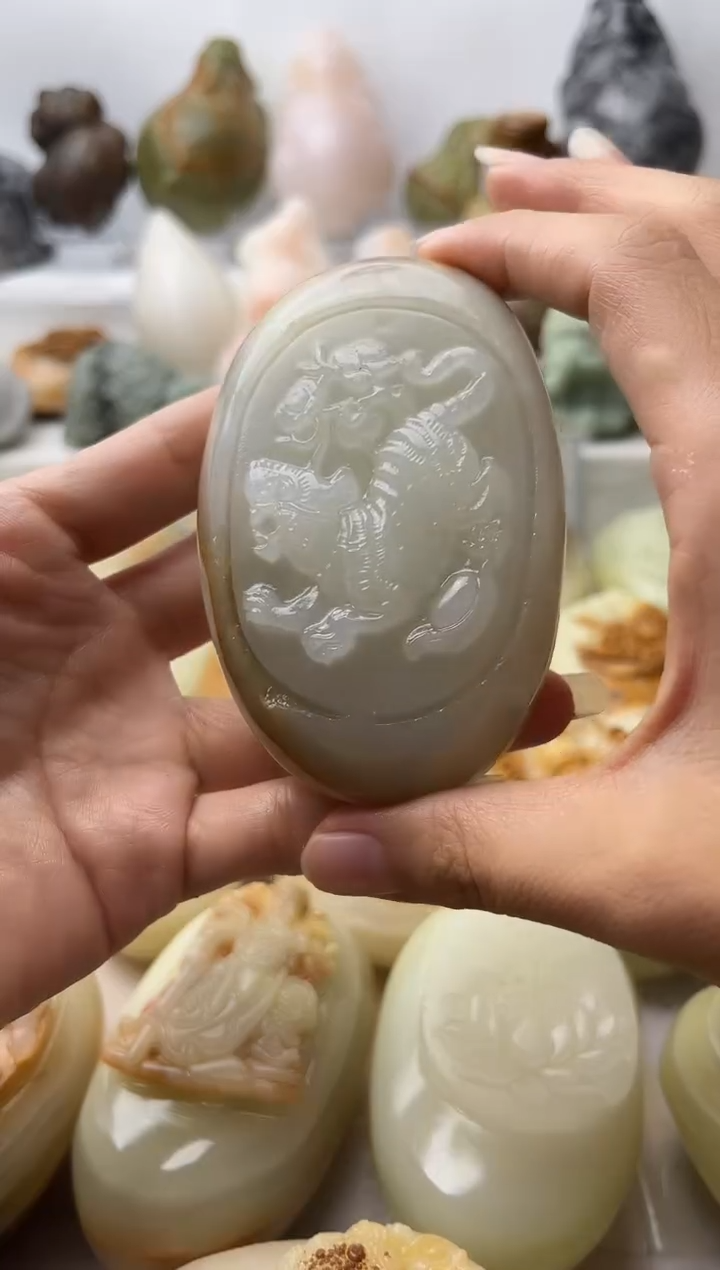 石材方解石手把件不退换虎微瑕