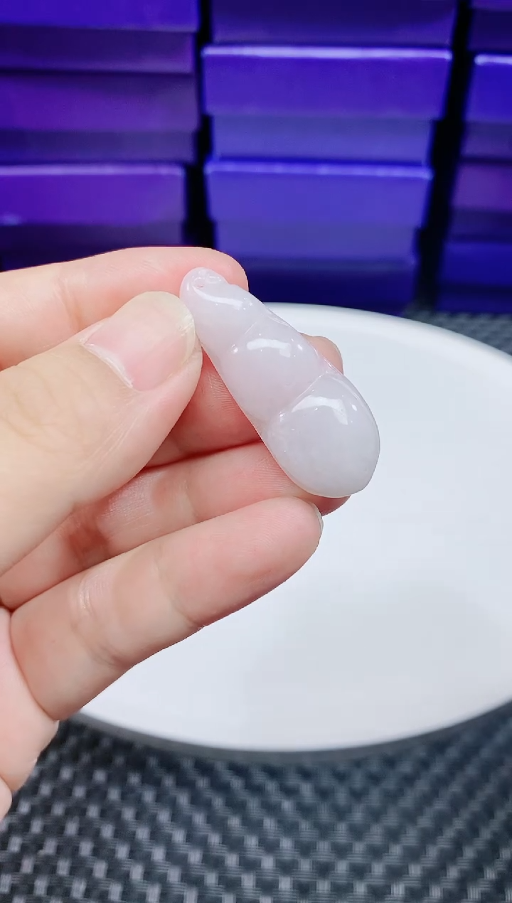 翡翠未镶嵌颈饰          