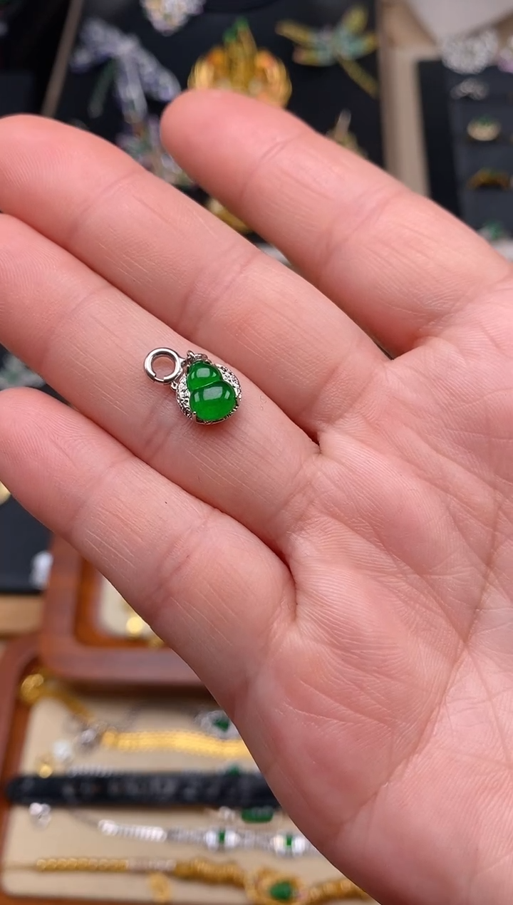 【闪购商品】翡翠颈饰银S925镶嵌葫芦