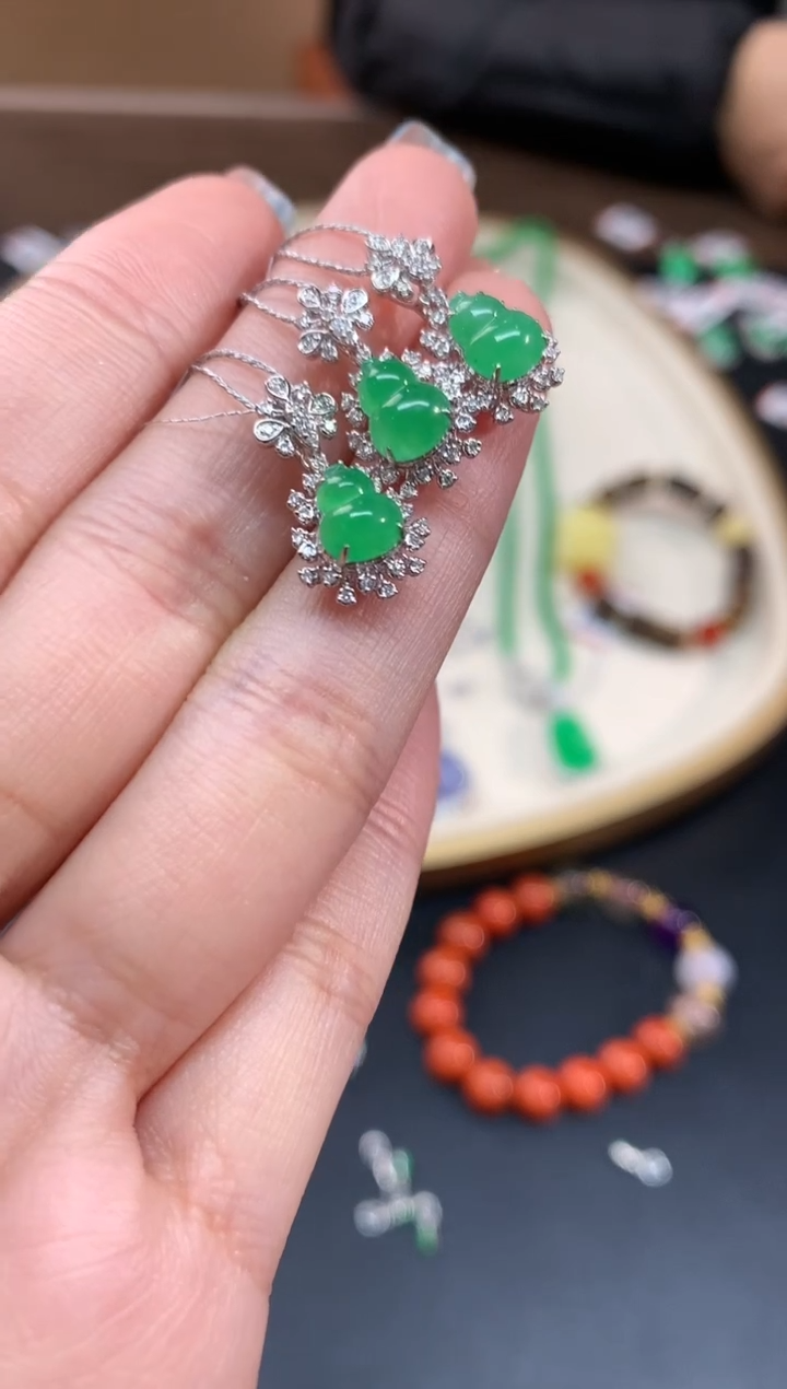 【闪购商品】翡翠吊坠(不含链)18K金镶嵌吊坠A158|2980