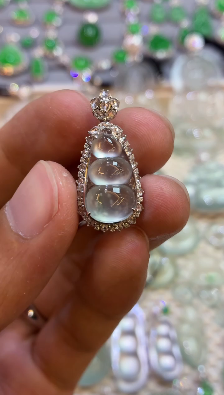 吊坠(不含链)18K金镶嵌翡翠豆子