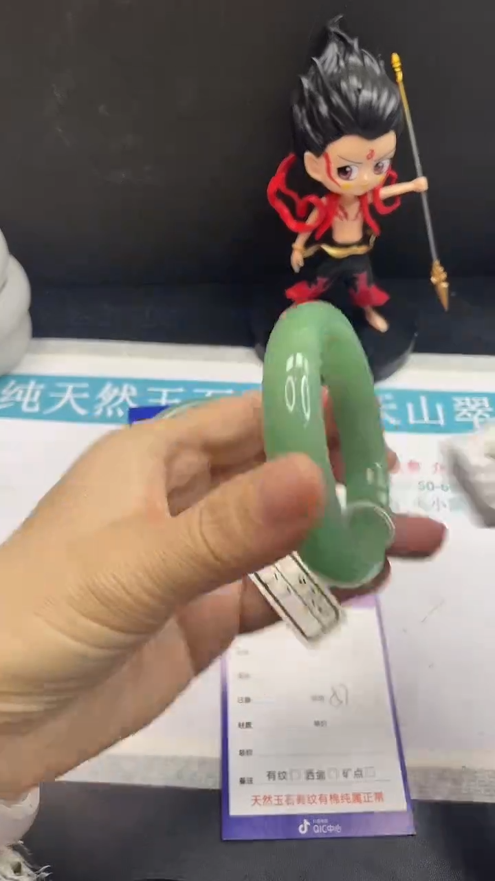 未镶嵌手镯石英质玉100