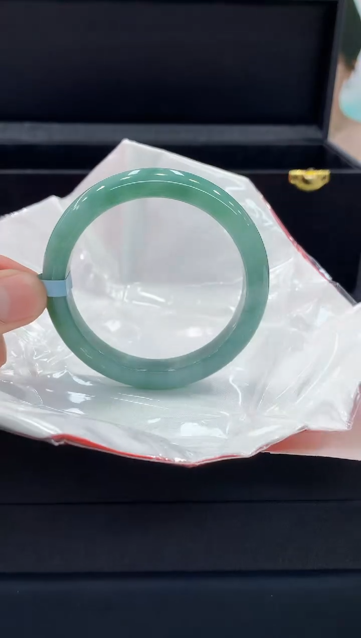 翡翠手镯未镶嵌手镯