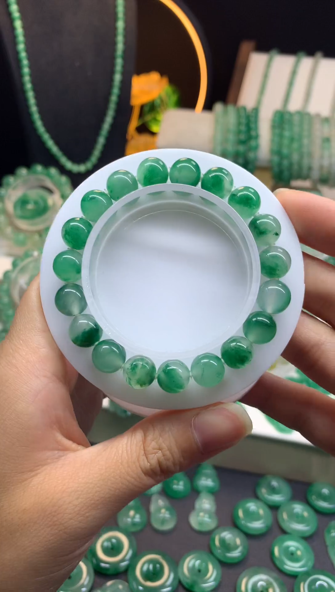 未镶嵌手串石英质玉（非洲翠）飘花卡10珠串