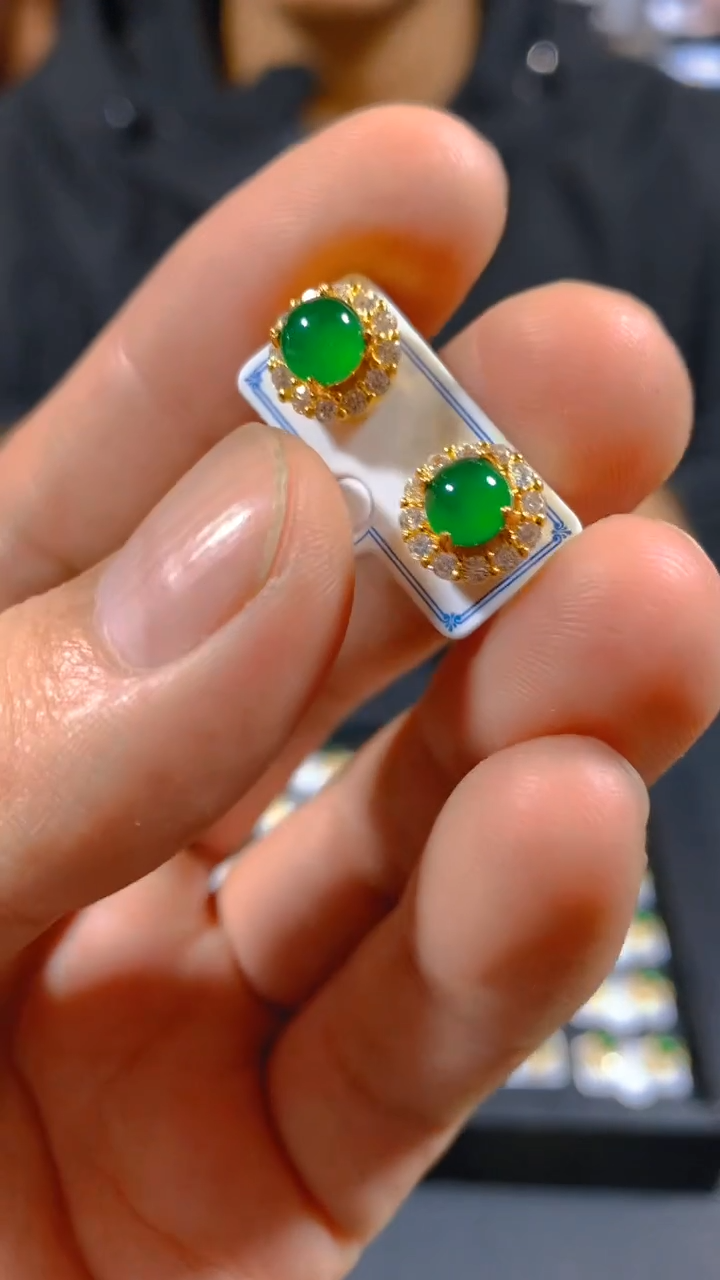 未镶嵌翡翠耳饰多样性发一