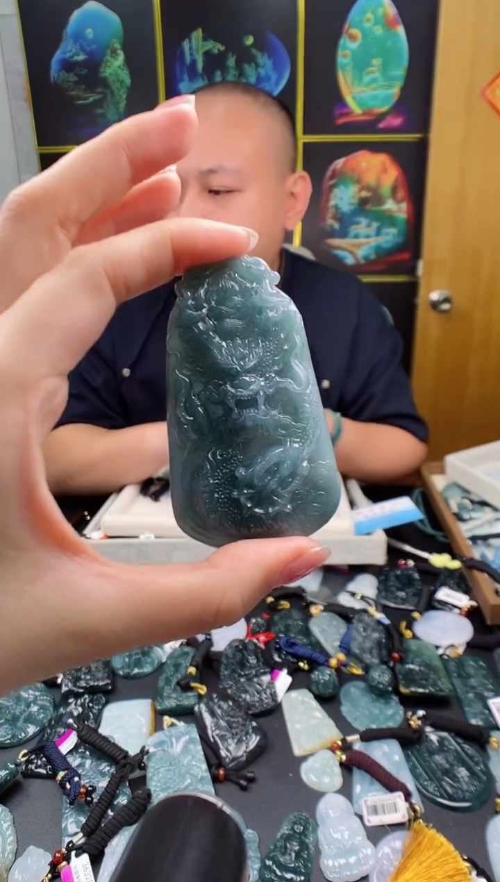 翡翠未镶嵌颈饰多样性发其一