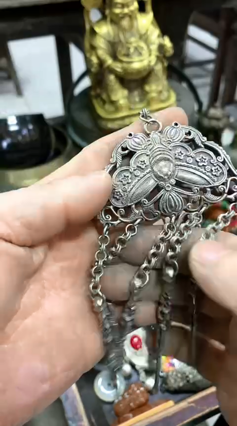 【闪购商品】一物一拍编号蝴蝶压襟