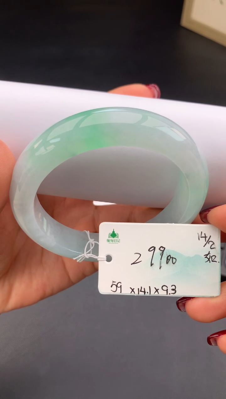 【闪购商品】翡翠手镯未镶嵌 #情人节#送礼，下单联系客服核对地址~