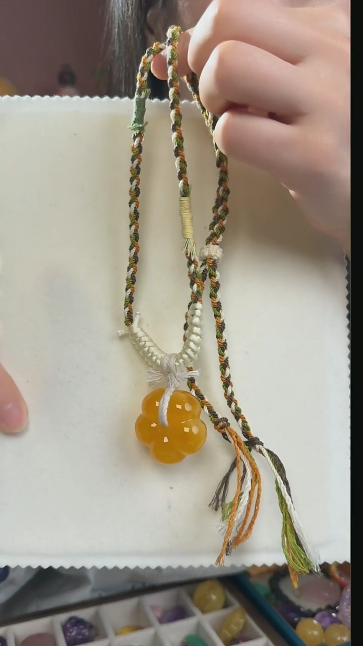 【闪购商品】蜜蜡吊坠(不含链)未镶嵌天然蜜蜡小花吊坠送编绳