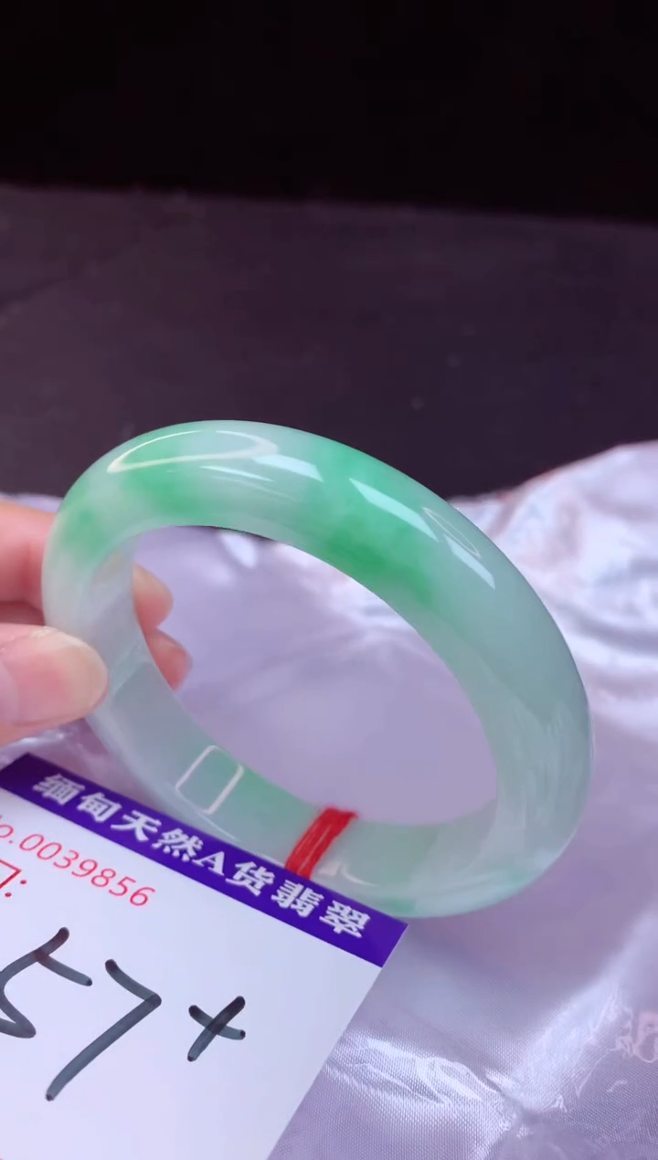 翡翠手镯未镶嵌57+             