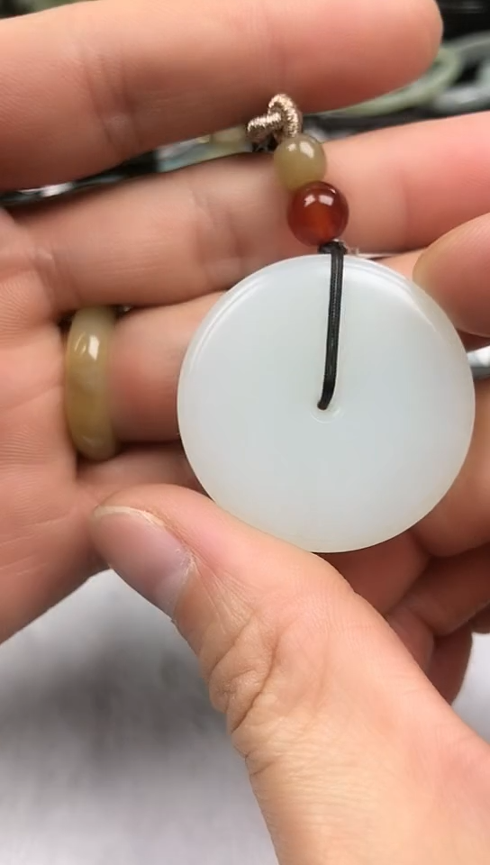 【闪购商品】和田玉颈饰未镶嵌平安扣