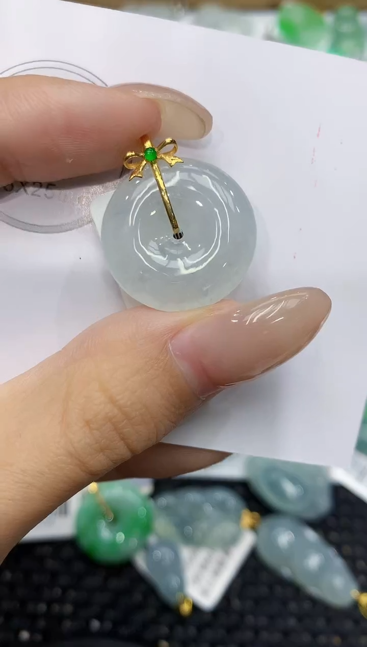 翡翠18K金镶嵌颈饰111111111111