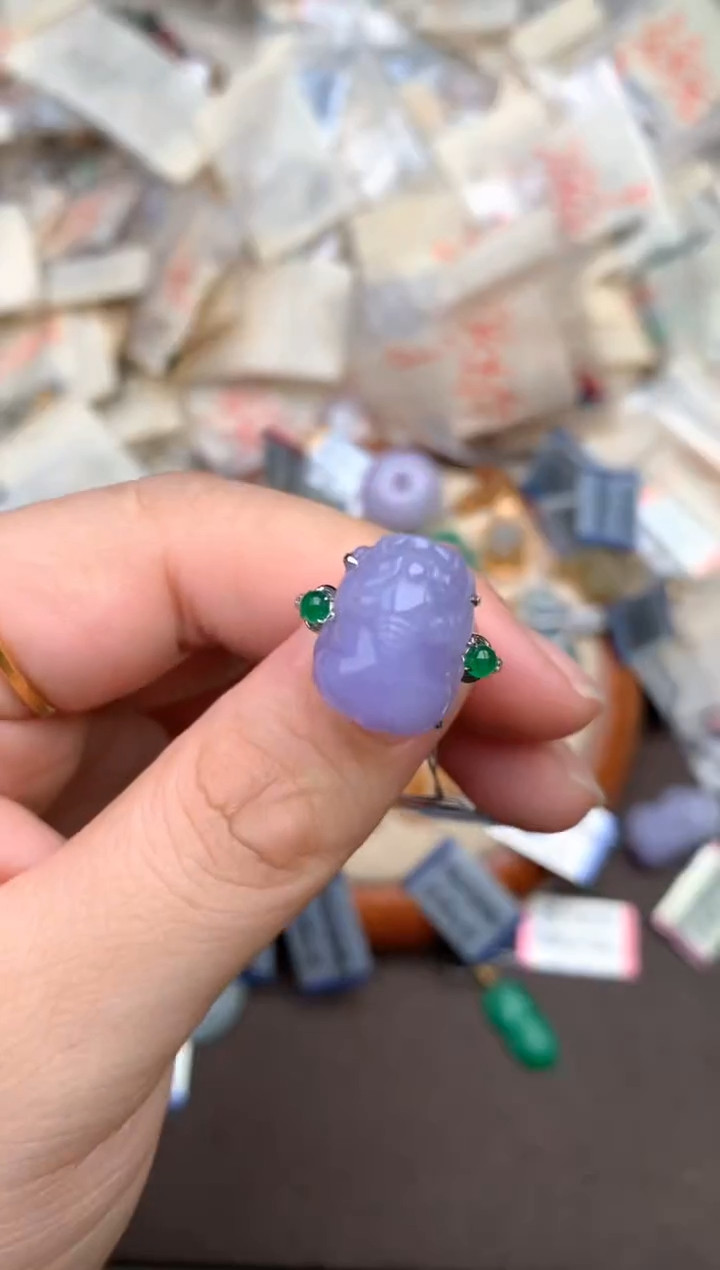 18K金镶嵌挂件翡翠— 