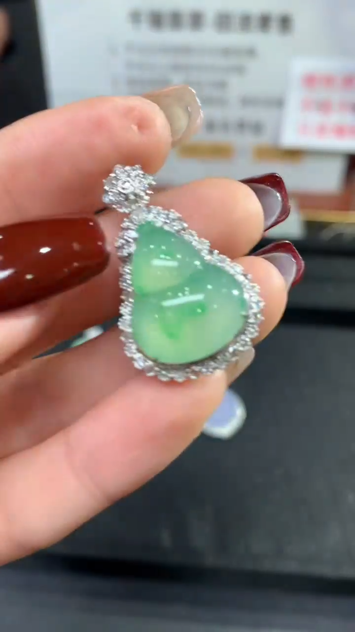 【闪购商品】翡翠吊坠(不含链)18K金镶嵌葫芦回流不退不换|12800+0