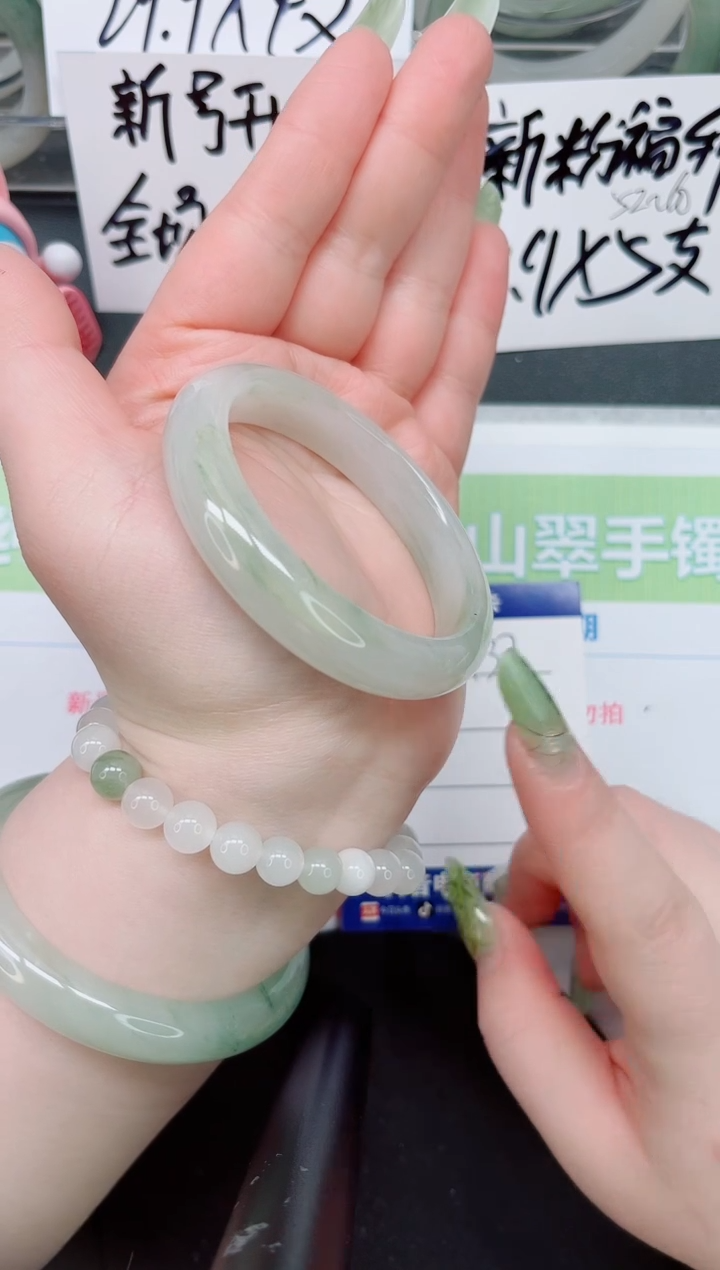 【闪购商品】石英质玉手镯未镶嵌a37