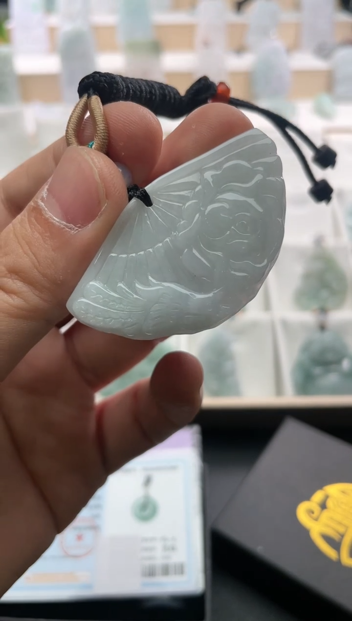 翡翠未镶嵌颈饰..../4/17/ 204