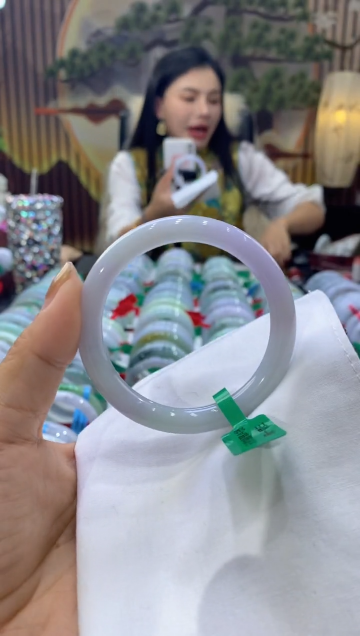 【闪购商品】翡翠手镯未镶嵌多人05975