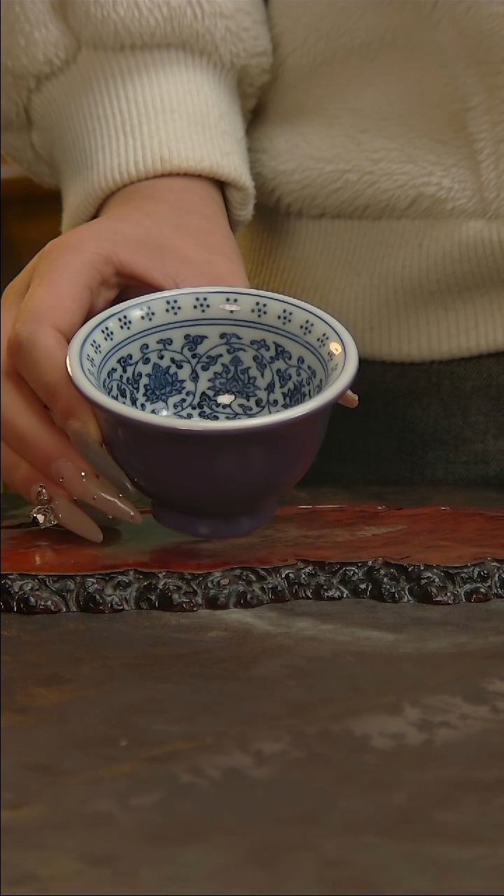 【闪购商品】青花手绘缠枝莲主人杯