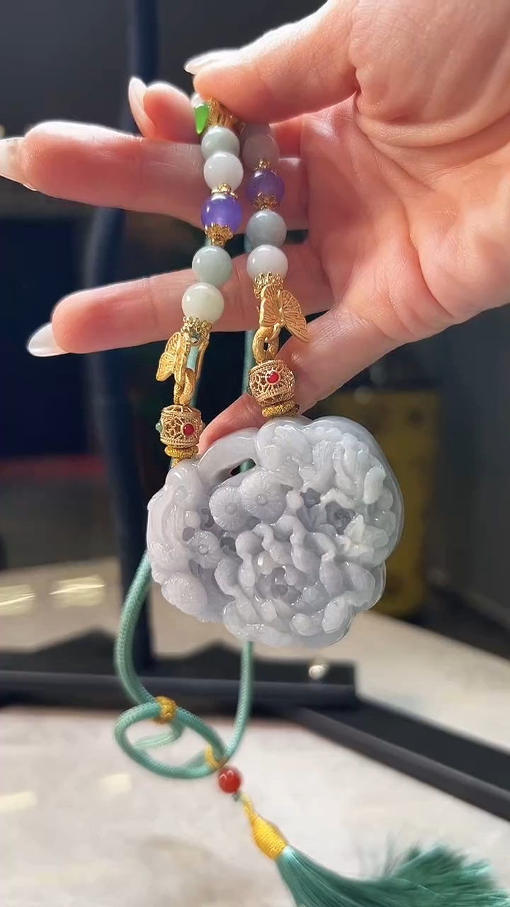 翡翠未镶嵌颈饰牡丹