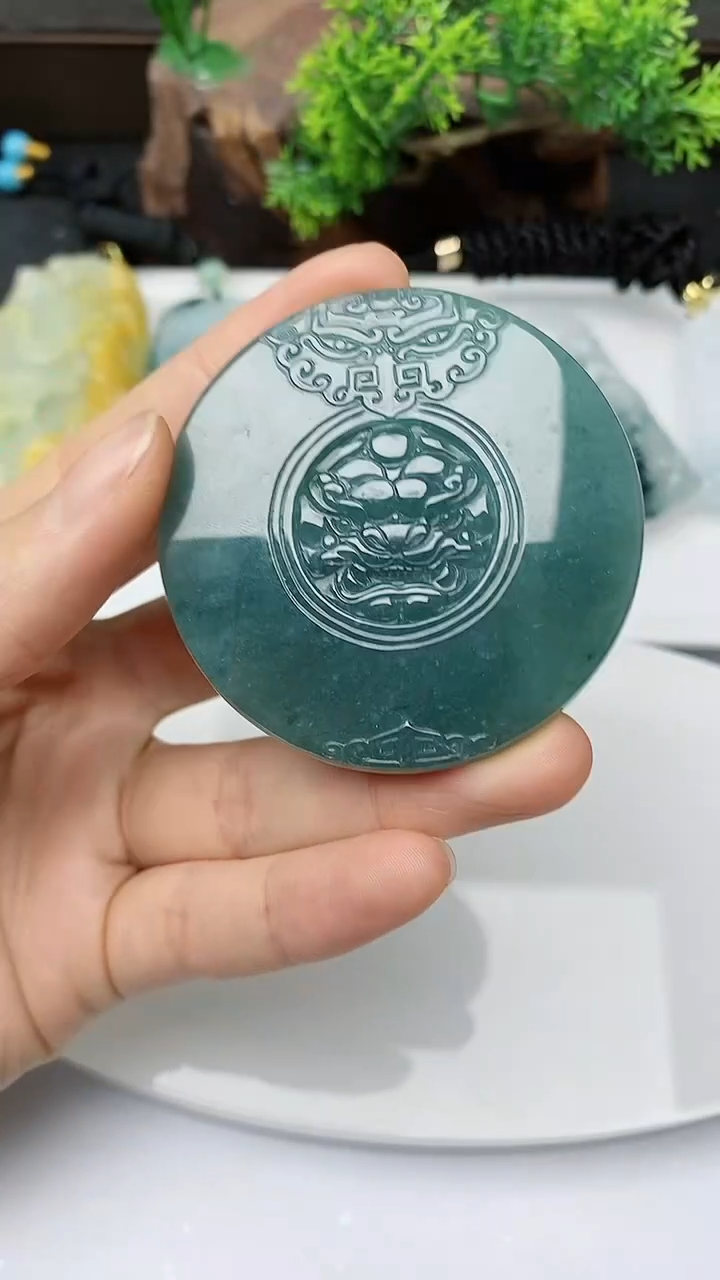 【闪购商品】翡翠颈饰未镶嵌         