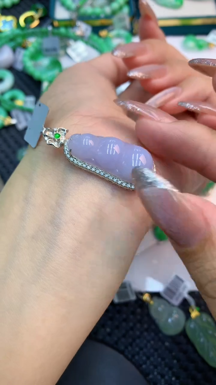 颈饰18K金镶嵌翡翠1