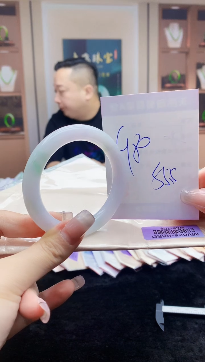 【闪购商品】翡翠手镯未镶嵌    H68-208