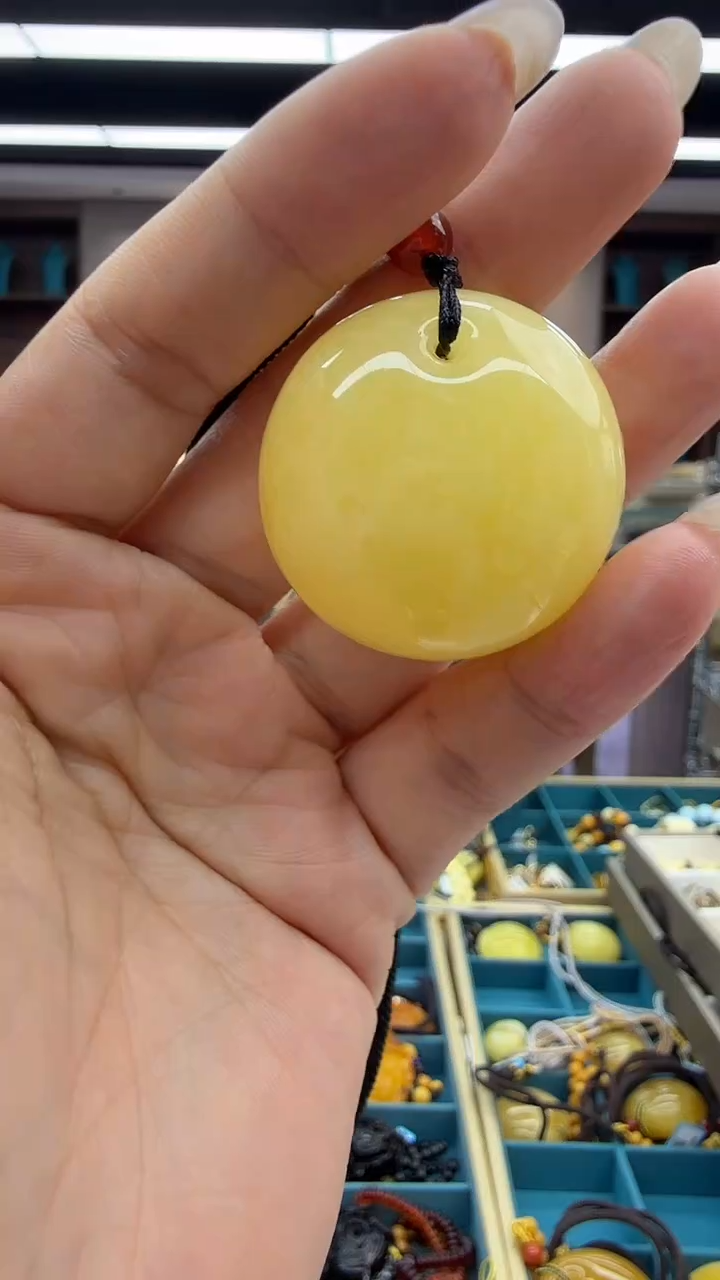 琥珀颈饰未镶嵌172秒拍号 假一罚三 