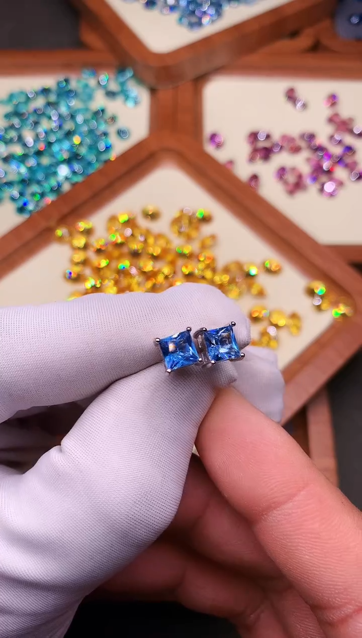 海蓝宝石耳饰银S925镶嵌·········