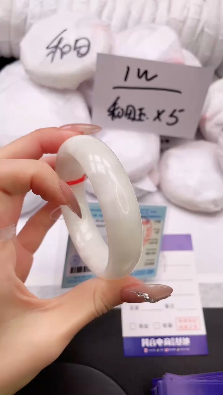 【闪购商品】和田玉手镯未镶嵌25K29-56