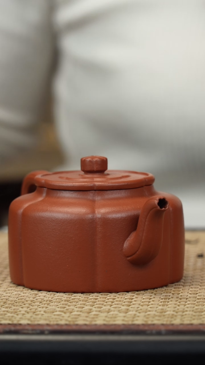 【闪购商品】紫砂茶壶生砂筋纹梅花周盘190c全品