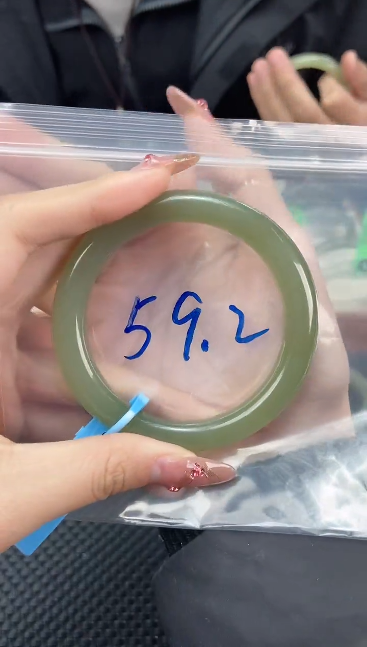 【闪购商品】和田玉手镯未镶嵌天然和田玉