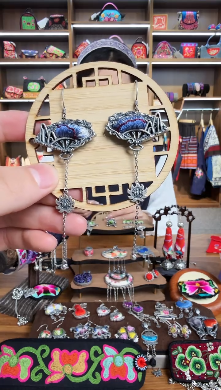 【闪购商品】织绣28蒙阿苏苗绣传承