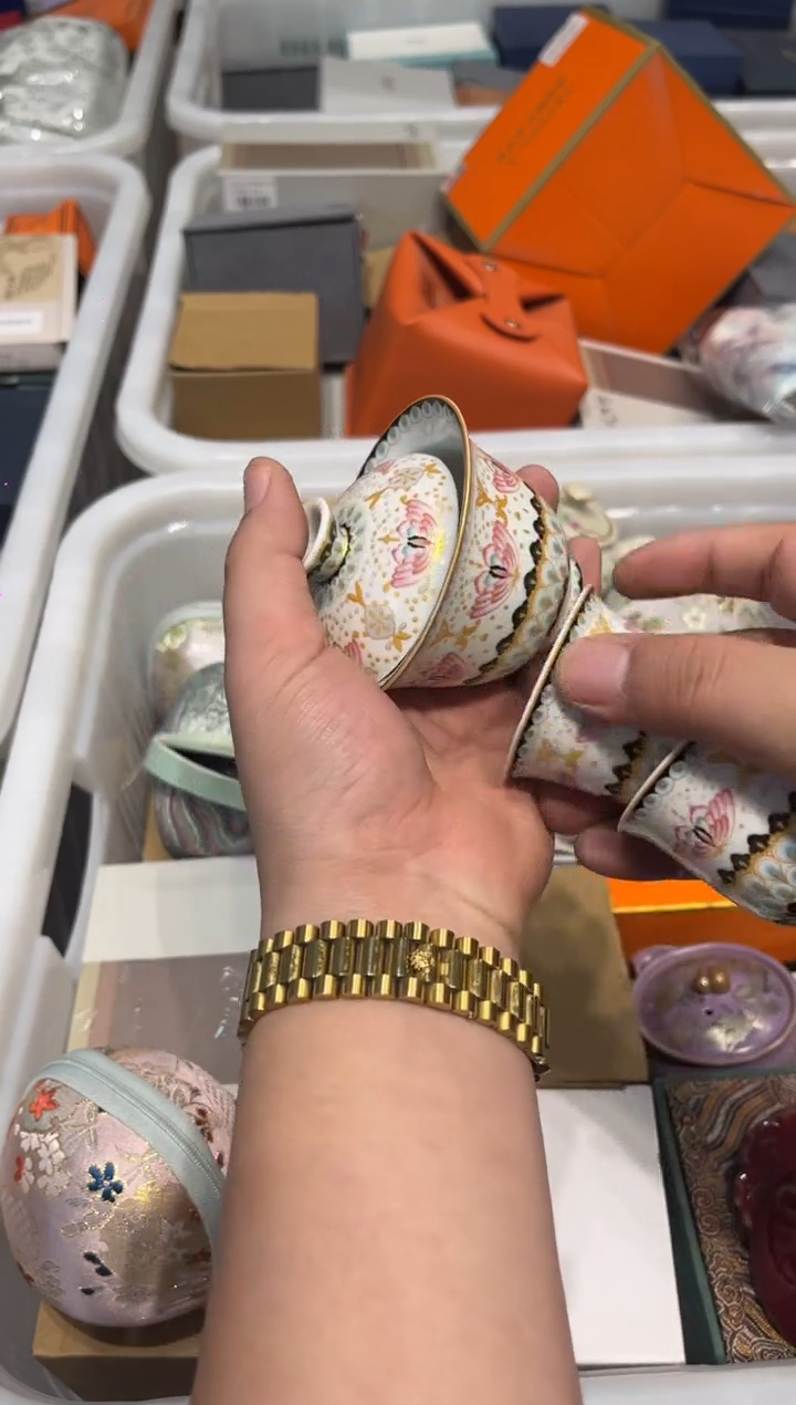 两才蝴蝶盖碗加二杯