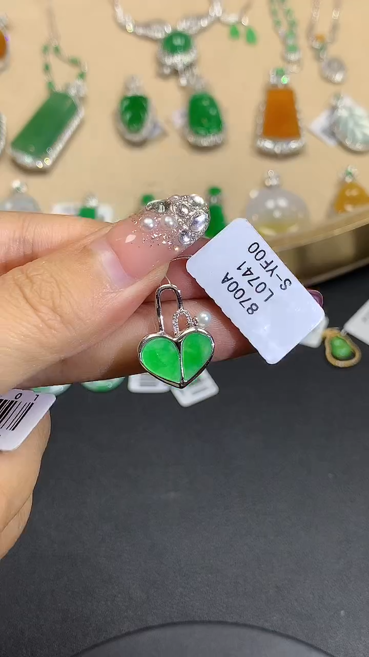 【闪购商品】翡翠吊坠(不含链)18K金镶嵌多样性发其一L0741