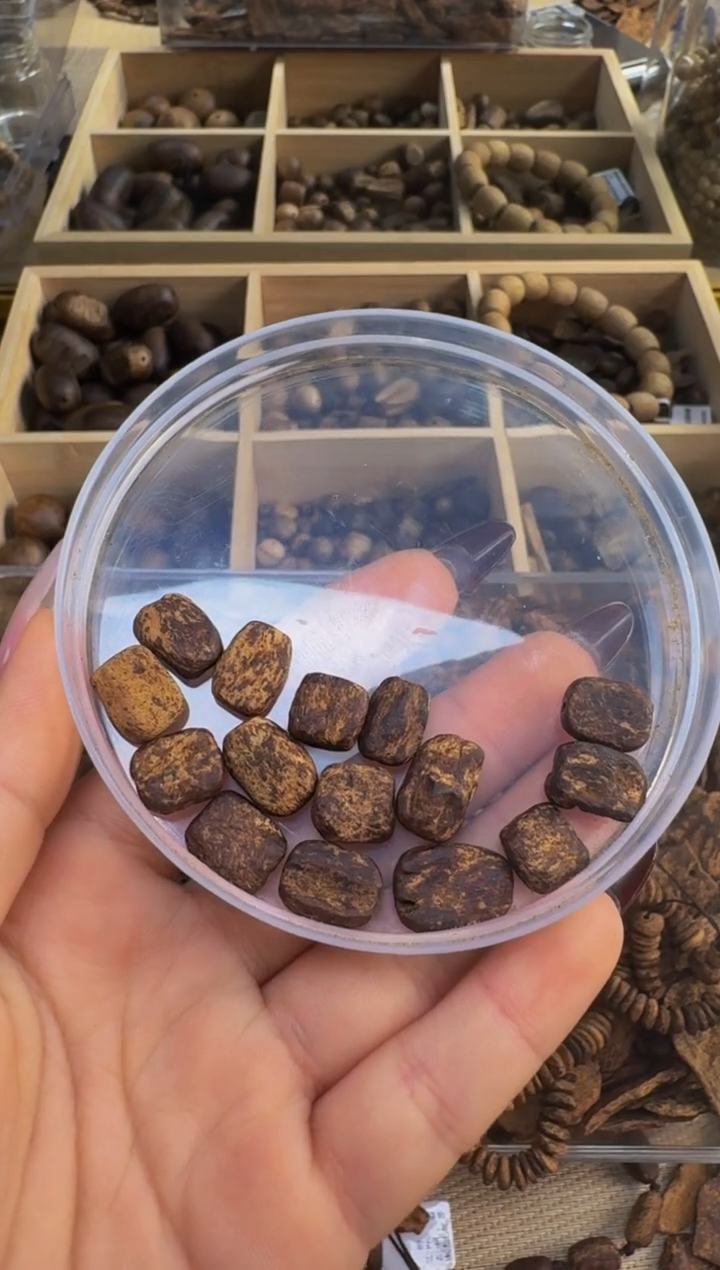 【闪购商品】沉香吊坠越南惠安红土