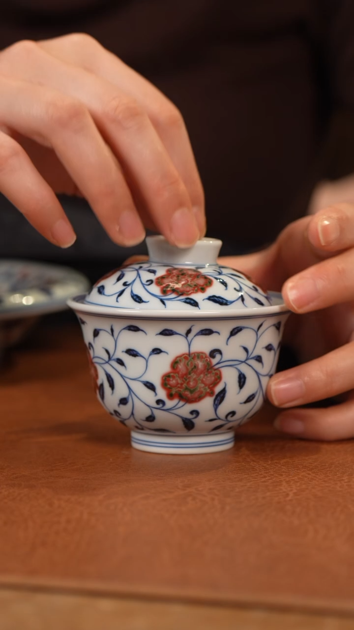 【闪购商品】杯和然窑青花釉里红缠枝岩茶盖碗