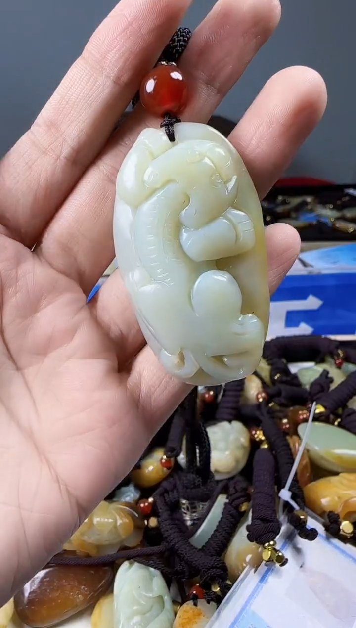 和田玉未镶嵌颈饰1