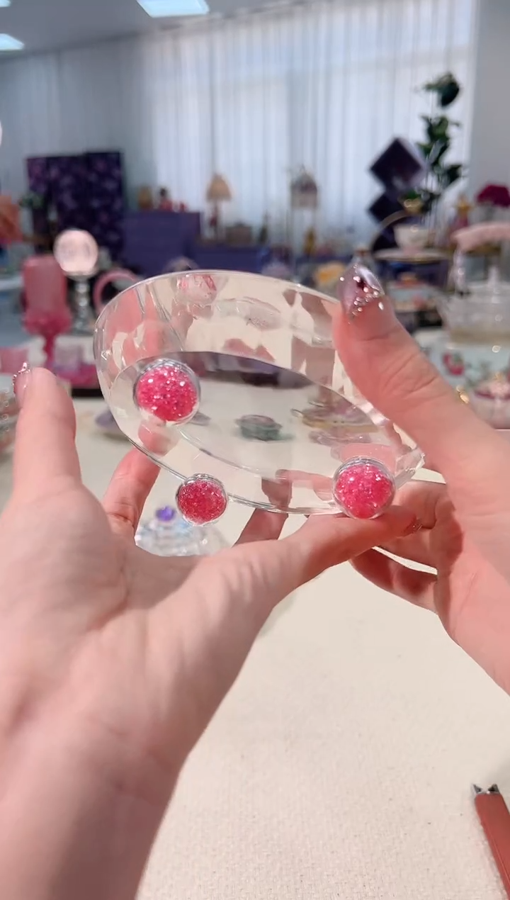 玺宴--粉钻  三足壶承--如图