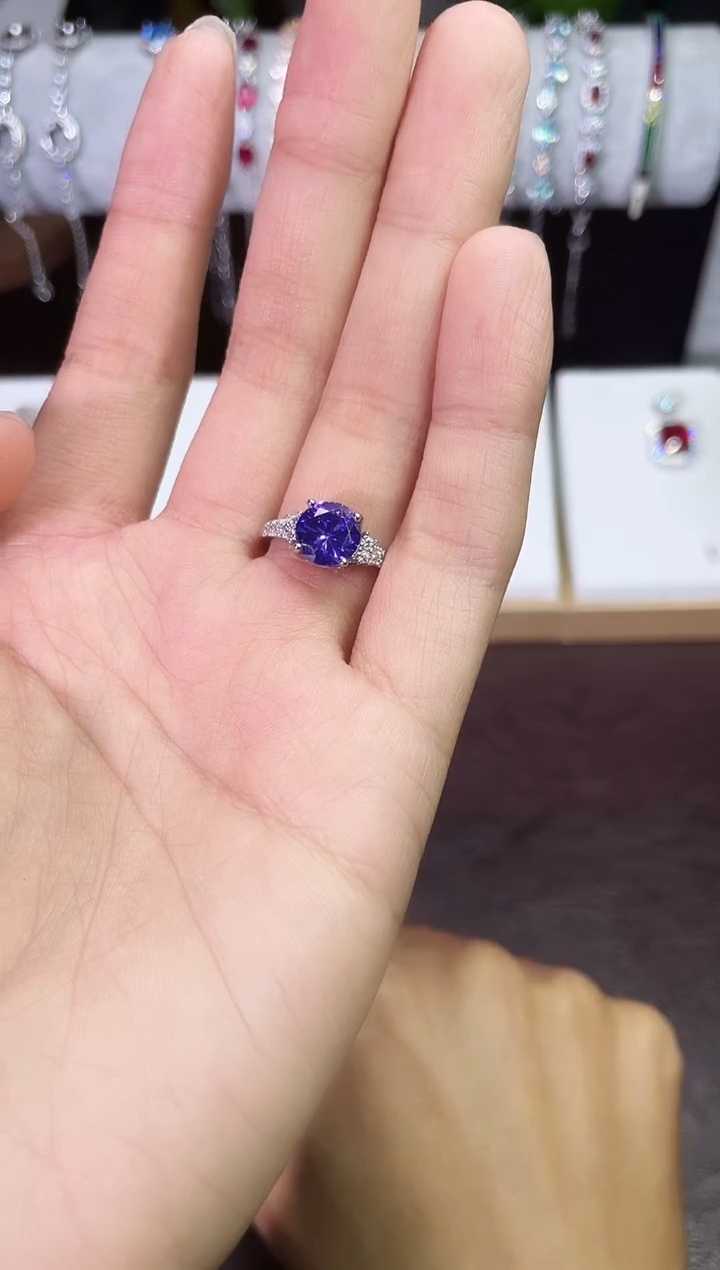 足铂镶嵌合成（培育）蓝宝石戒指/指环紫宝戒指