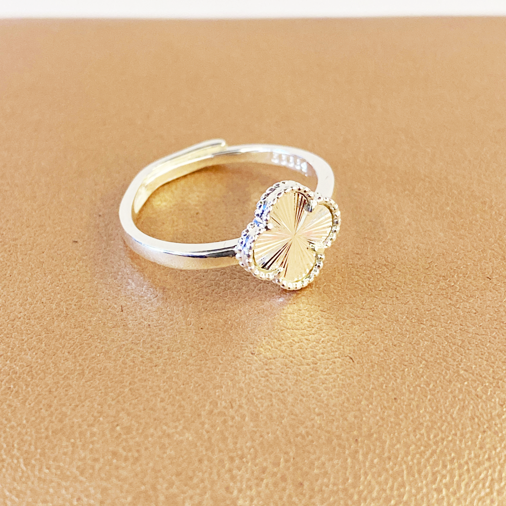  编号59  轻奢镭射四叶草戒指 （无礼盒）