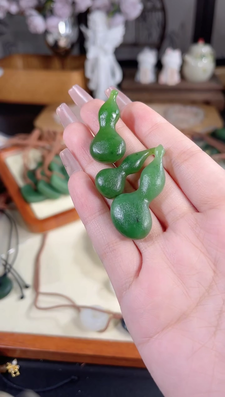 和田玉未镶嵌吊坠(赠链)小号多样性发货其一默认天然特征