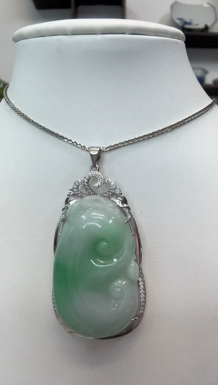 吊坠(赠链)银S925镶嵌翡翠如意