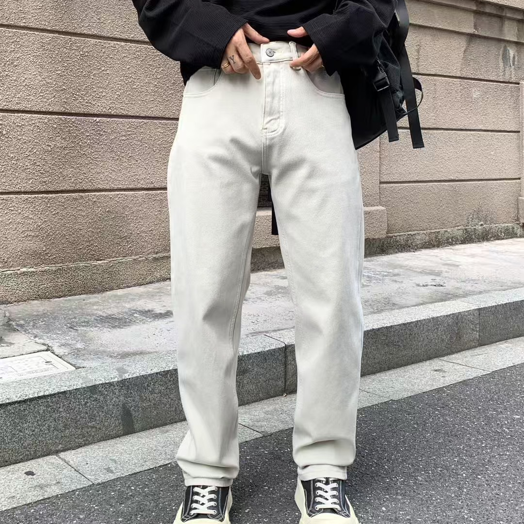 新款百搭杏色小直筒牛仔裤