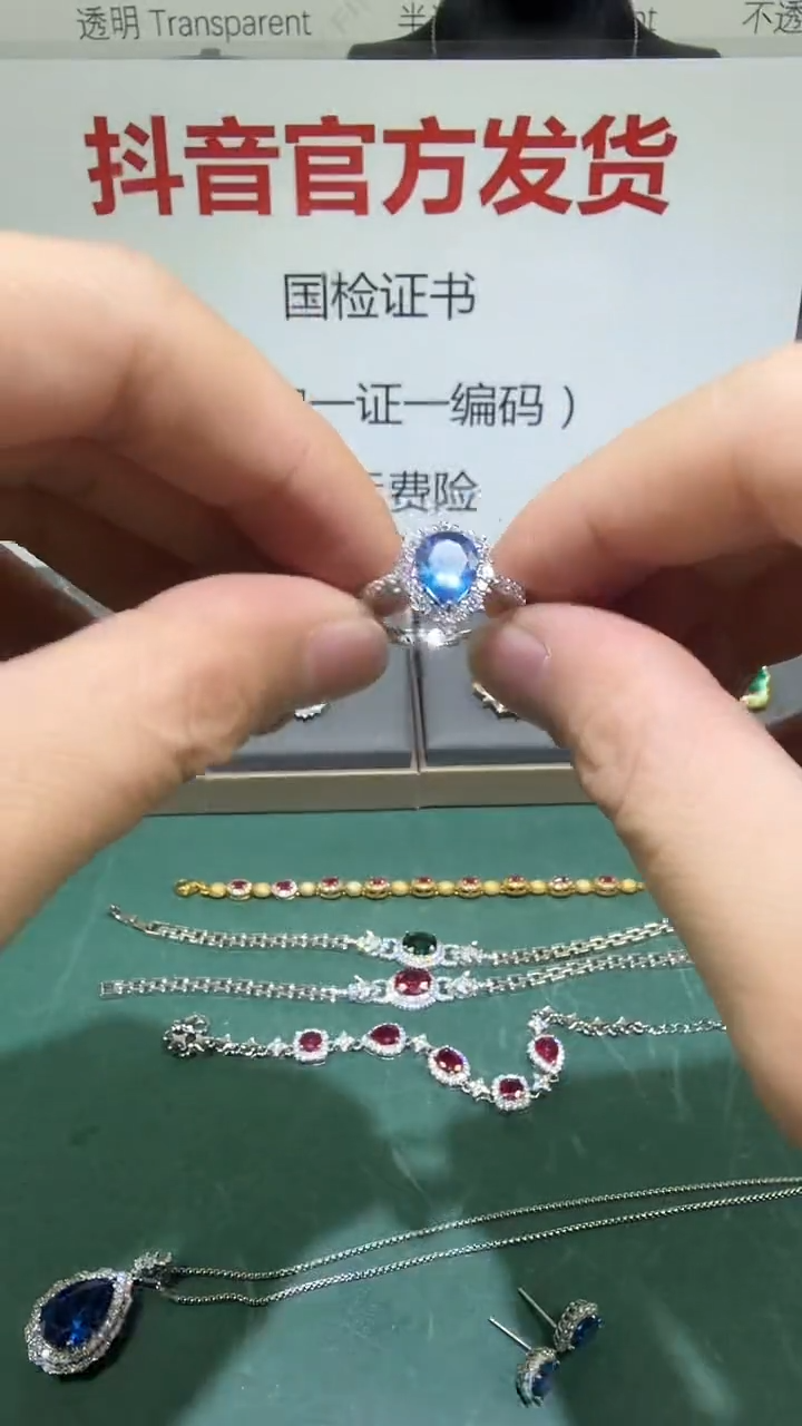吊坠(赠链)蓝宝石18K金镶嵌1