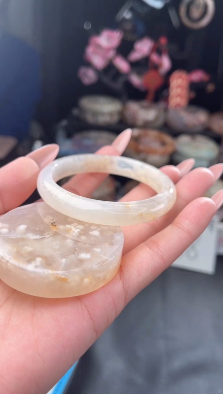 【闪购商品】石英质玉手镯未镶嵌53